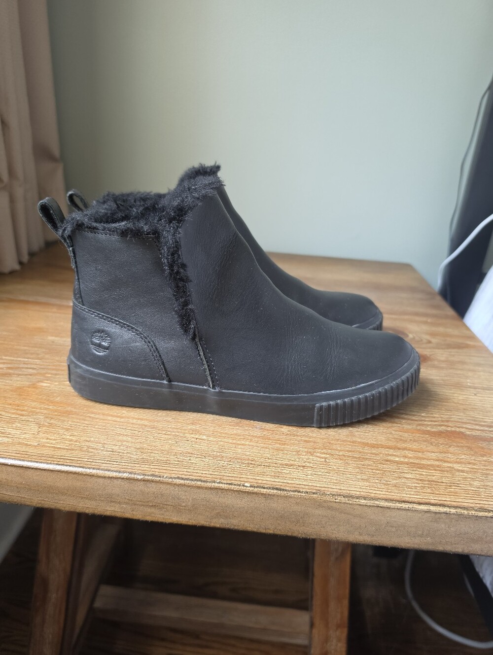 Timberland 8 Women's Black Faux-Fur Ankle Sneaker Boot